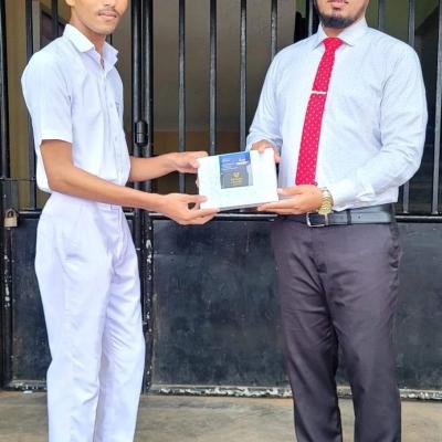 பரிசு வழங்குதல்